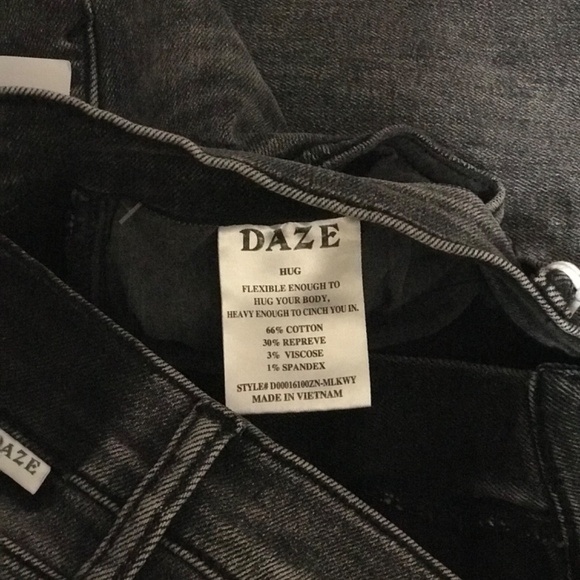 Daze Straight Up Raw Hem High Waist Ankle Straight Leg Jeans NWT - Picture 11 of 13